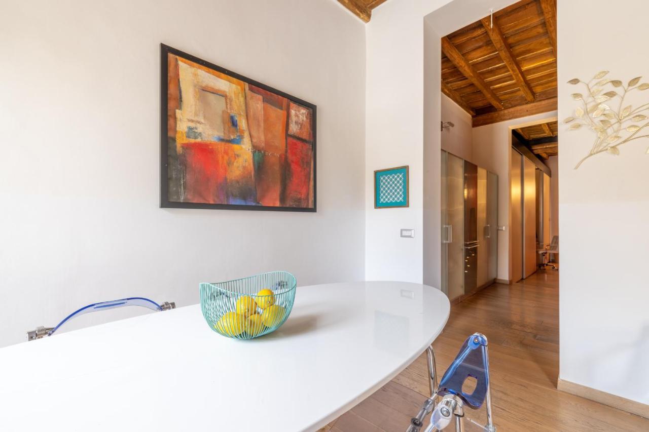 Modern In Campo De Fiori Apartment